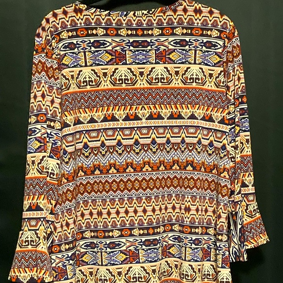 Multi color tunic with 3/4 bell sleeves - Picture 2 of 5